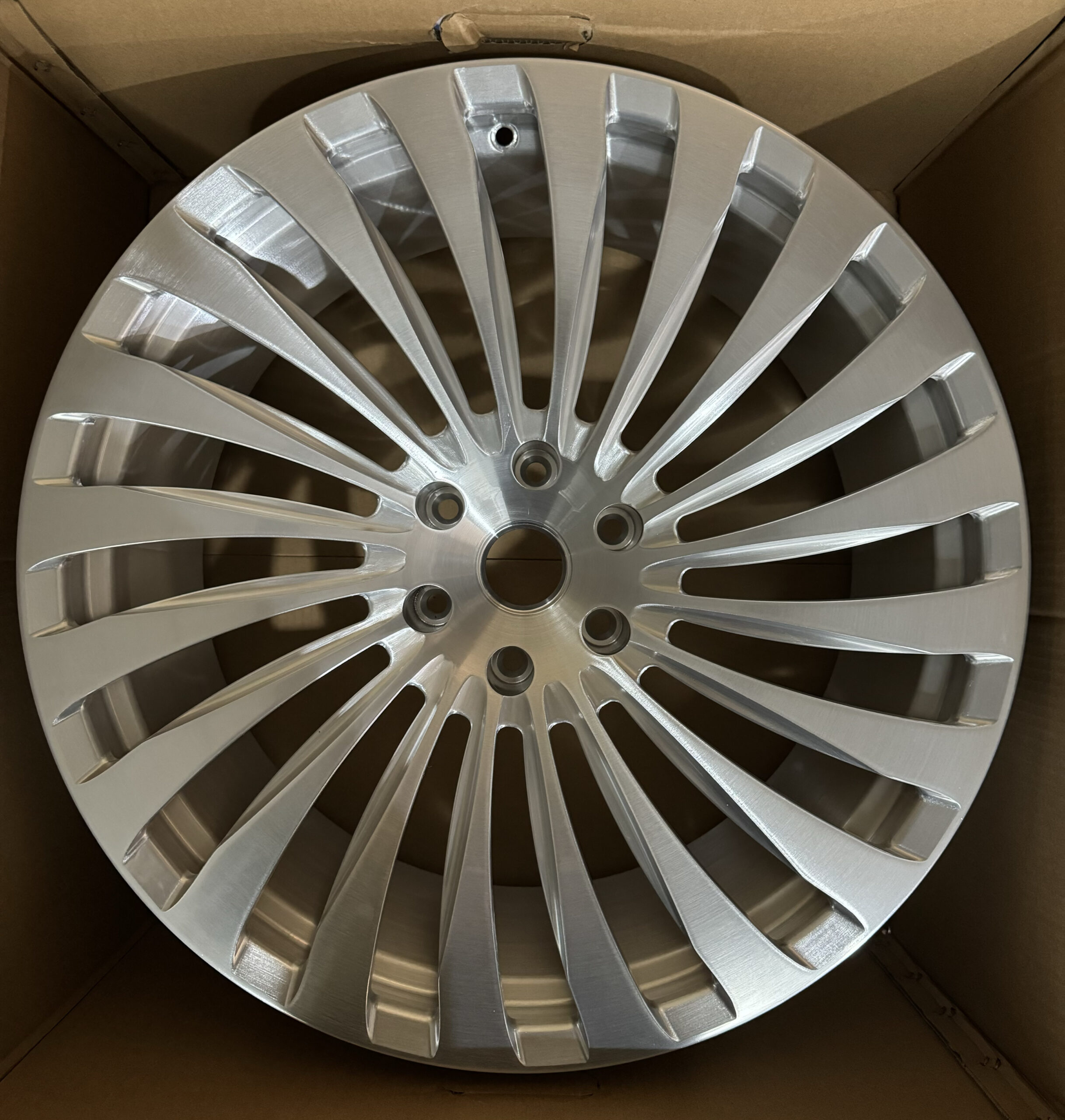 Кованый диск Forged FW4678-4M2 R23 10J 6x139 Кованый диск Forged FW4678-4M2 R23 10J 6x139