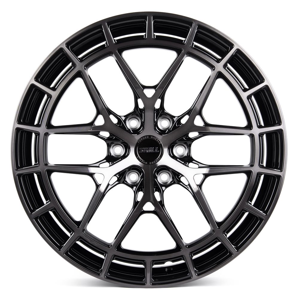 Кованый диск SKILL SV399-SL251 R22 9J 6x139.7 ET19 Кованый диск SKILL SV399-SL251 R22 9J 6x139.7 ET19 DIA 77.8 Чёрный Глянцевый + Полированные Спицы + Темный Лак