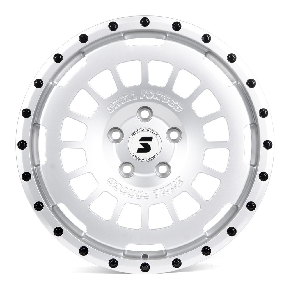 Кованый диск SKILL SV606-SV420 R18 8.5J 5x120 ET45 Кованый диск SKILL SV606-SV420 R18 8.5J 5x120 ET45 DIA 65.1 серебро глянцевое + чёрные декоративные болты