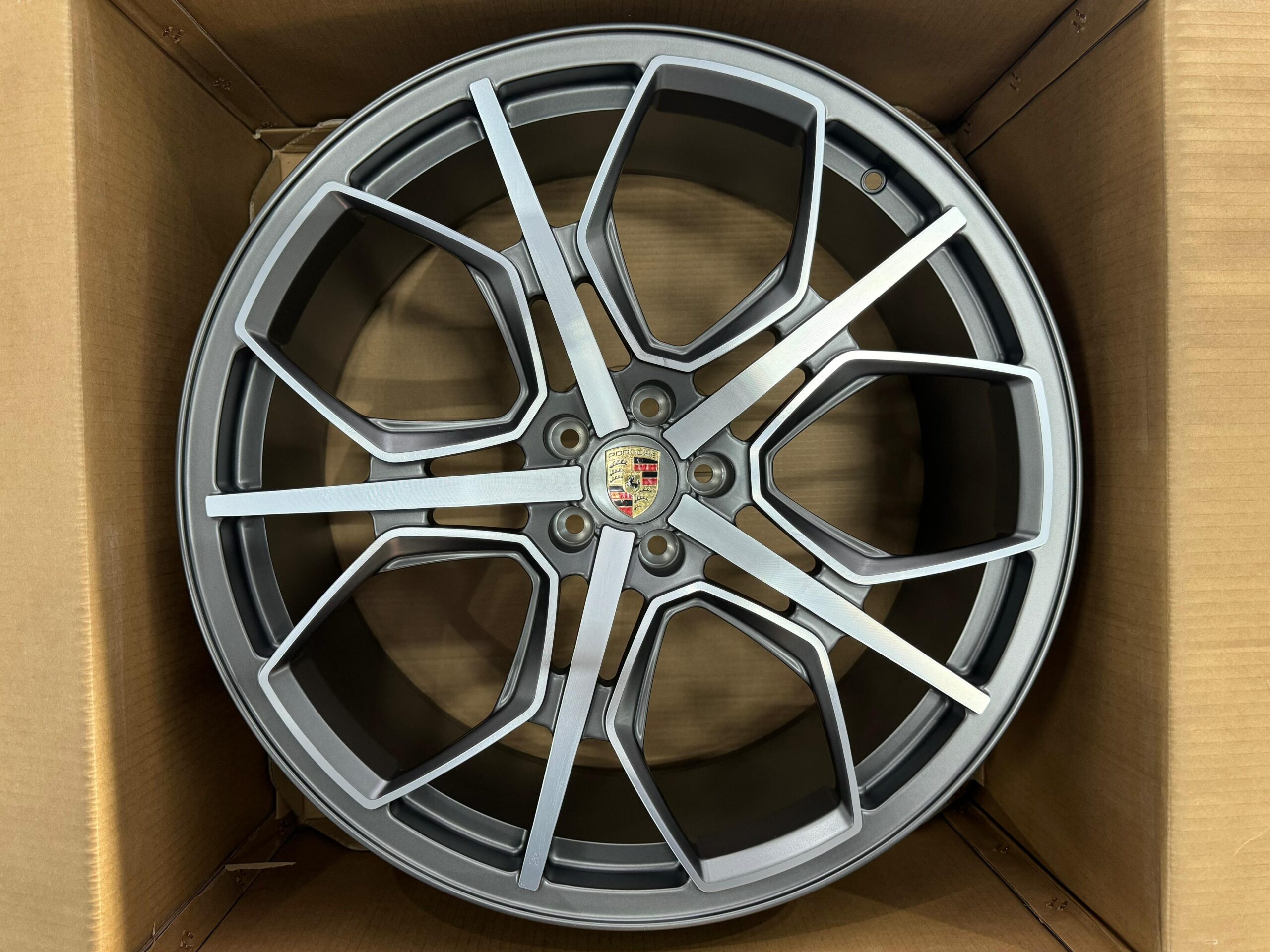 Кованый диск Forged PL1937Q R22 9J 5x112 ET25 Кованый диск Forged PL1937Q R22 9J 5x112 ET25 DIA 66