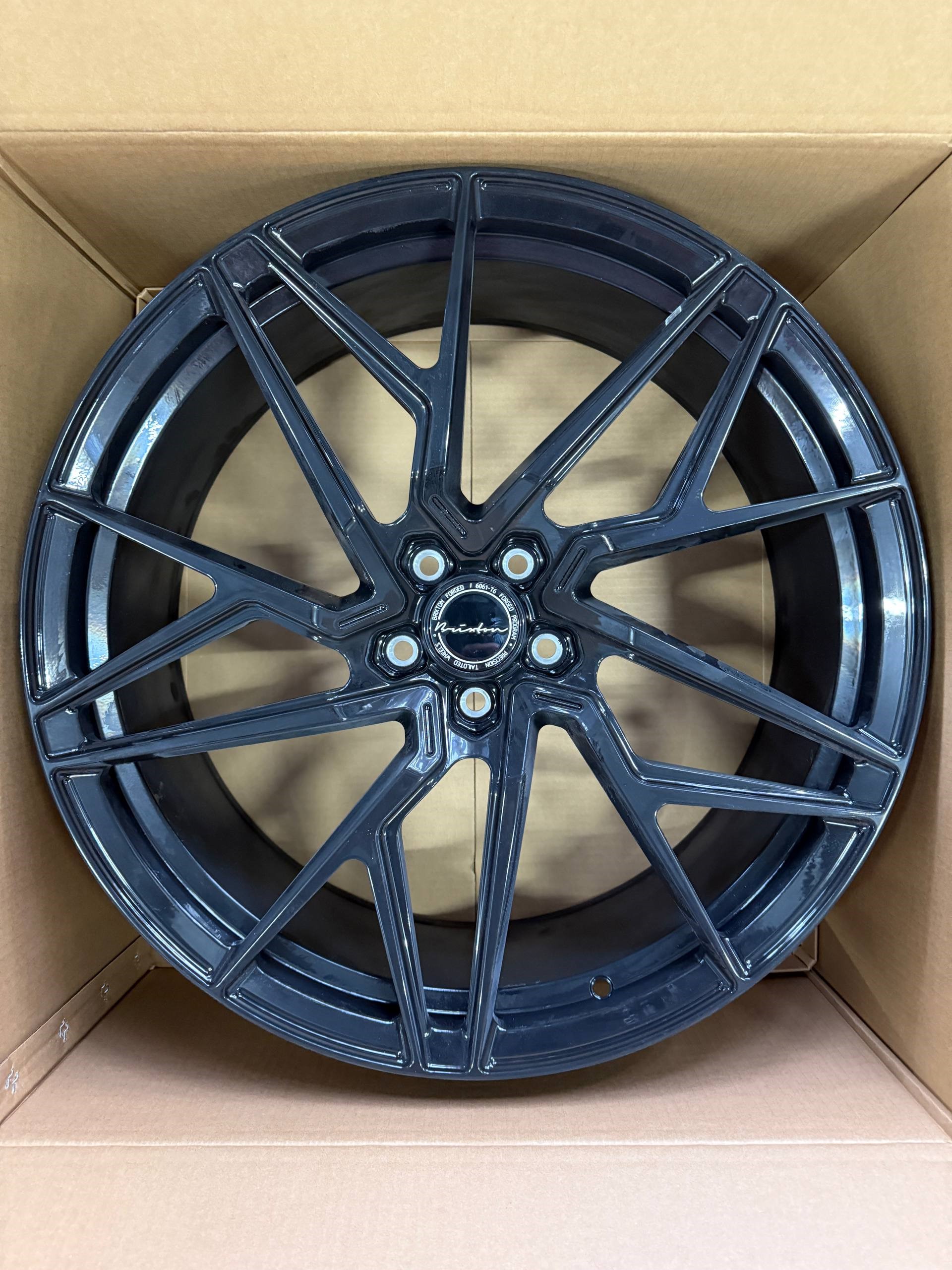 Кованый диск SST FORGED 2084 R22 9J 5x114 Кованый диск SST FORGED 2084 R22 9J 5x114