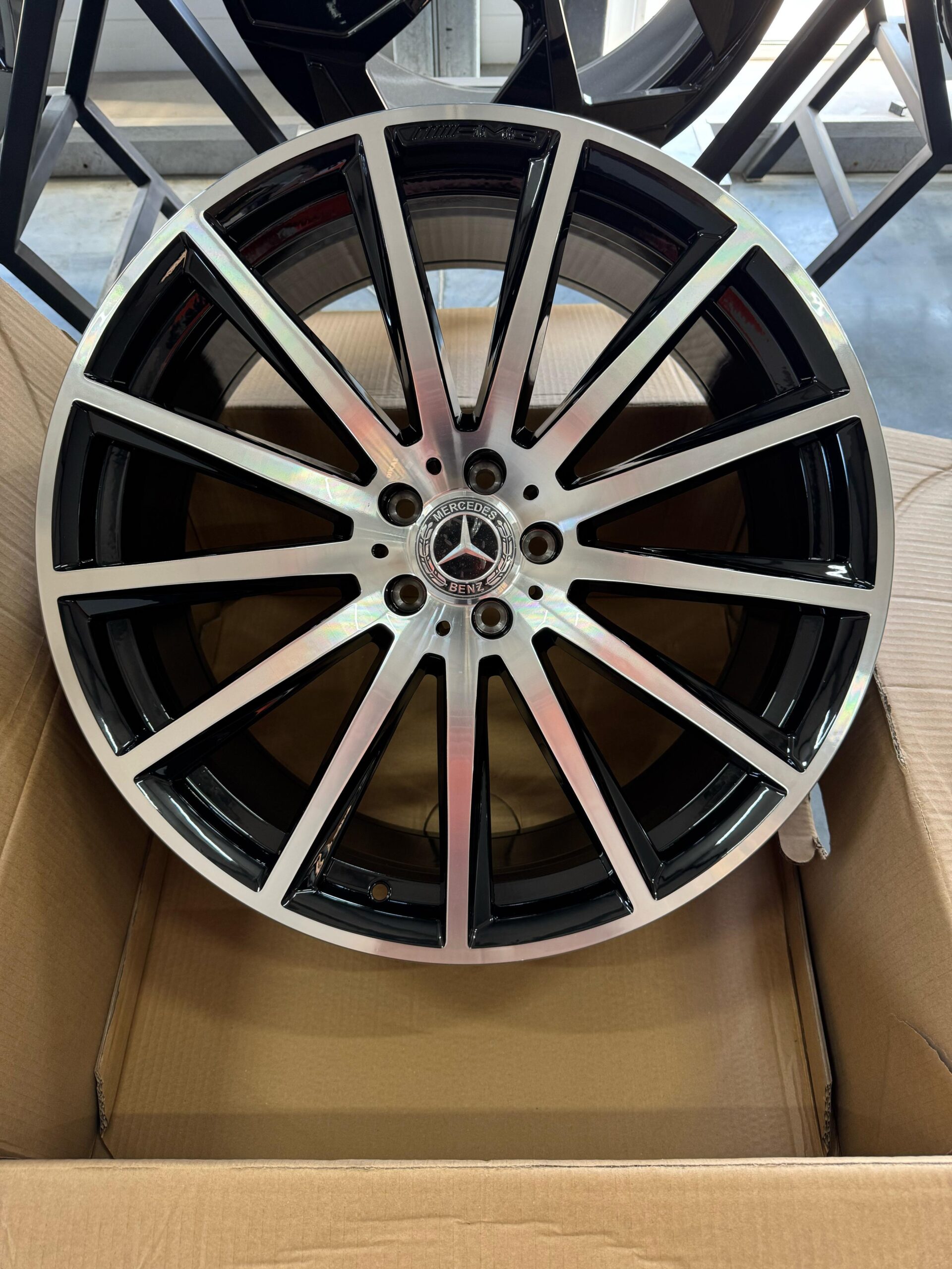 Литой диск LE 900 R20 9 Литой диск LE 900 R20 9