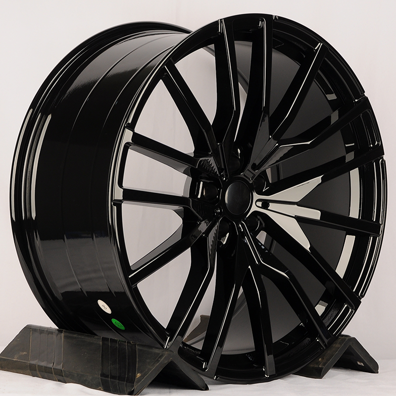 Литой диск KoKo Kuture 0212 R22 10J 5x112 ET33 Литой диск KoKo Kuture 0212 R22 10J 5x112 ET33 DIA 66.6 Gloss Black