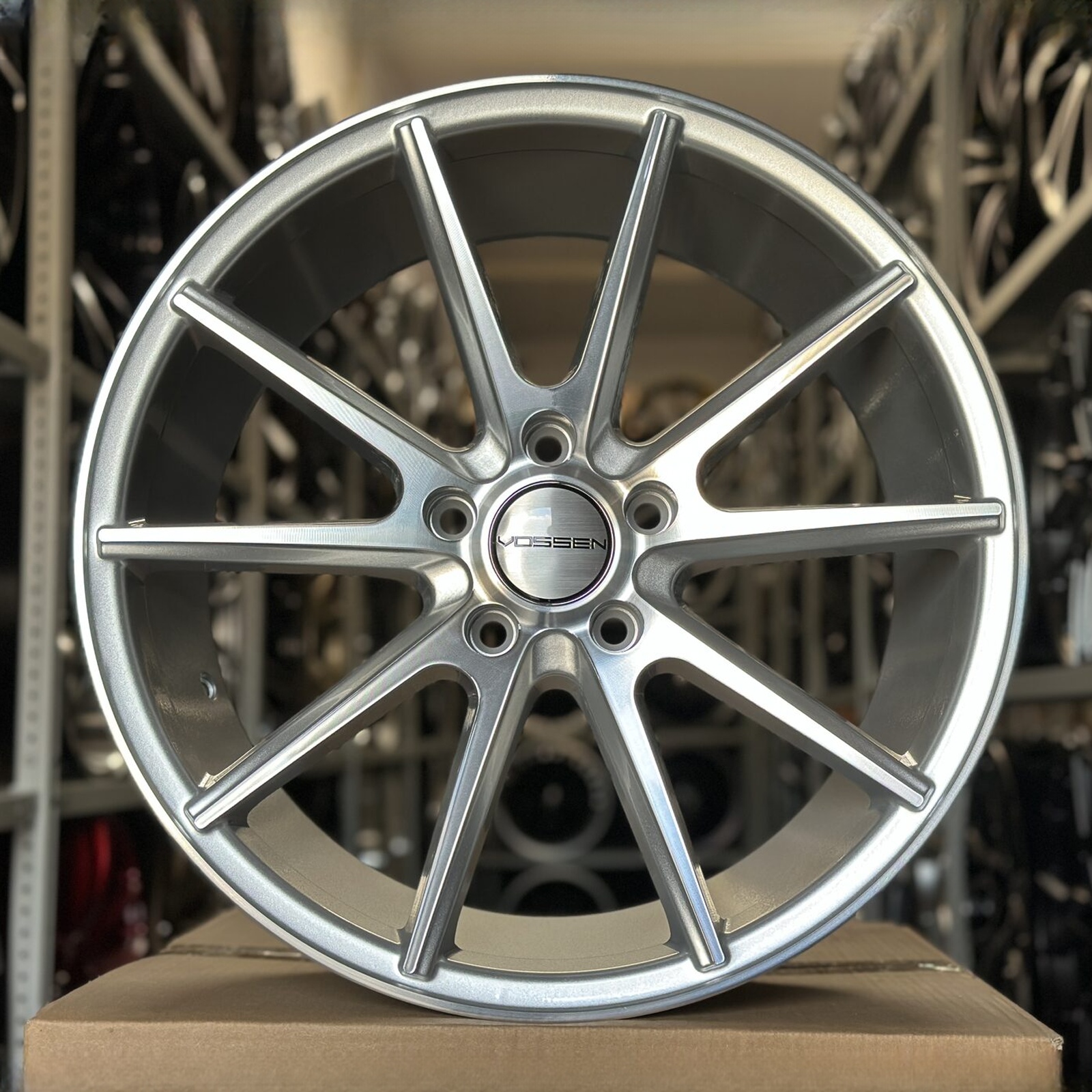 IPW #44 showroom centered 85 / source 610644