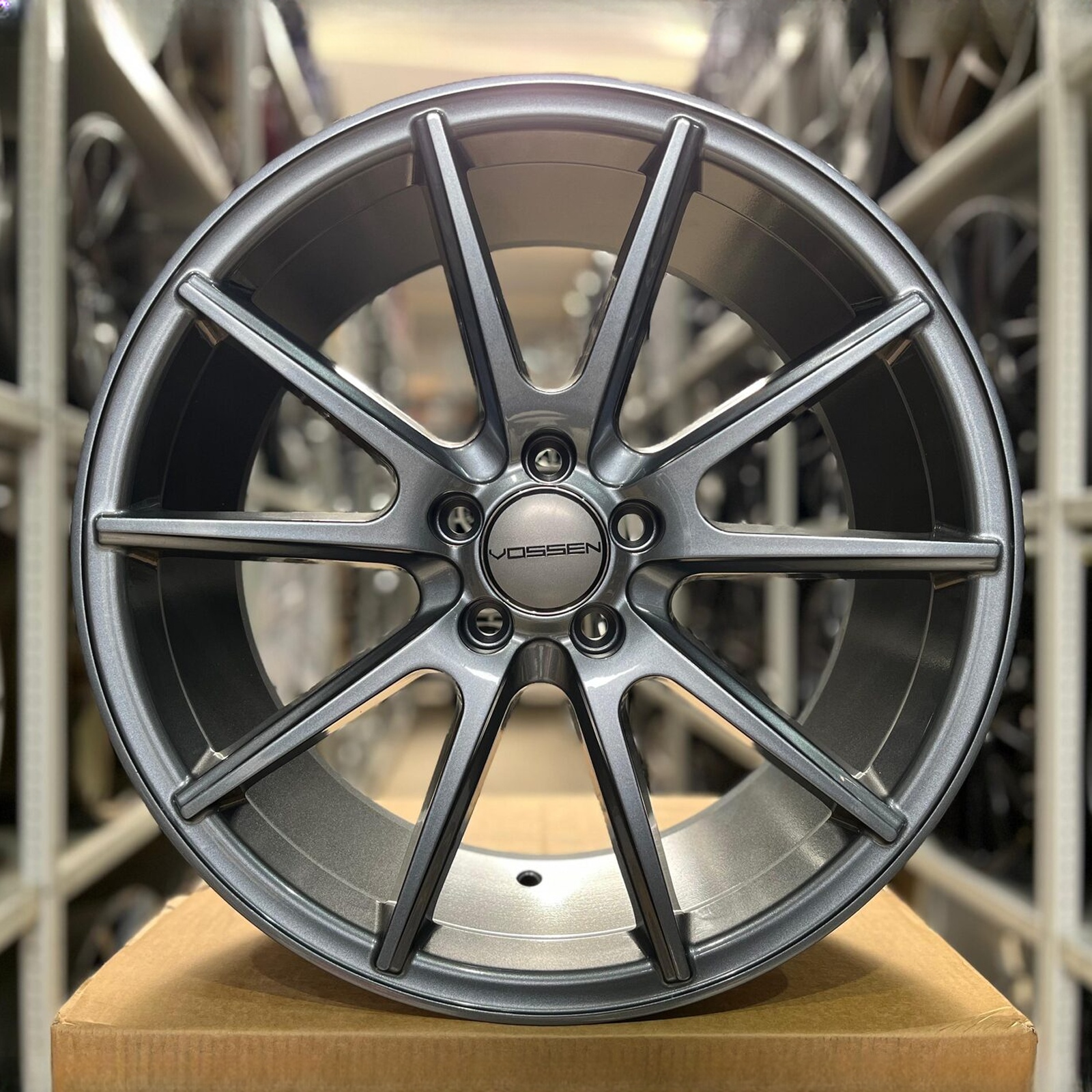 IPW #44 showroom centered 85 / source 610654