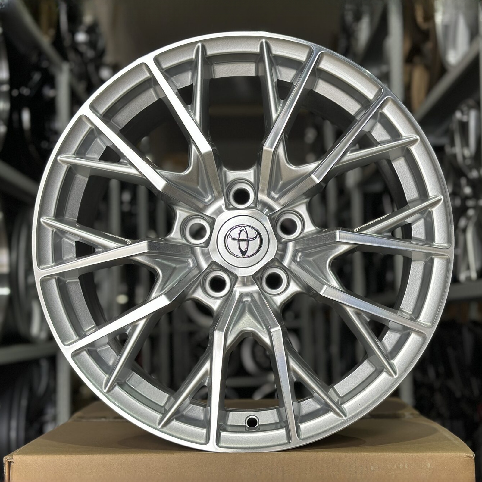 IPW #44 showroom centered 85 / source 610856