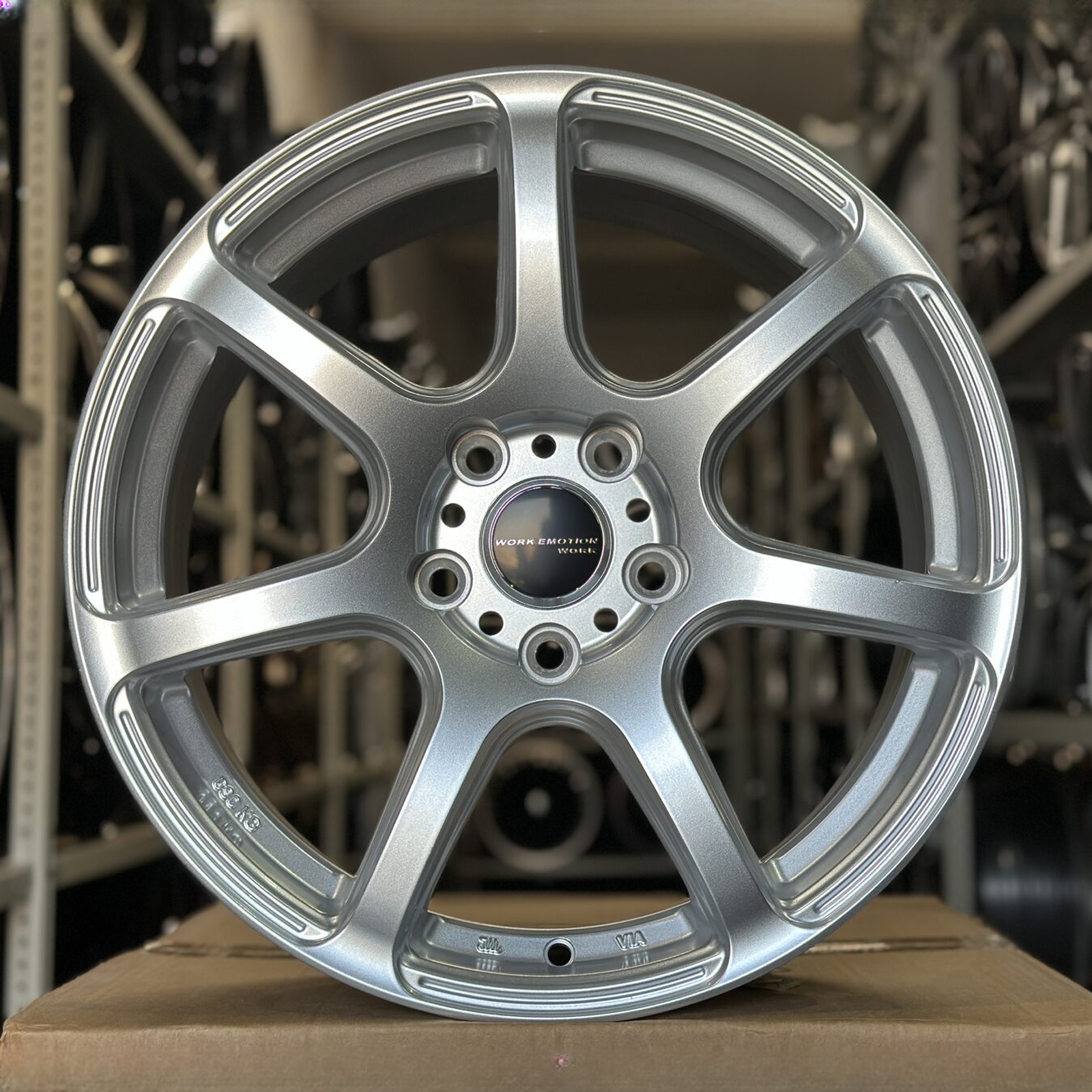 IPW #44 showroom centered 85 / source 611096