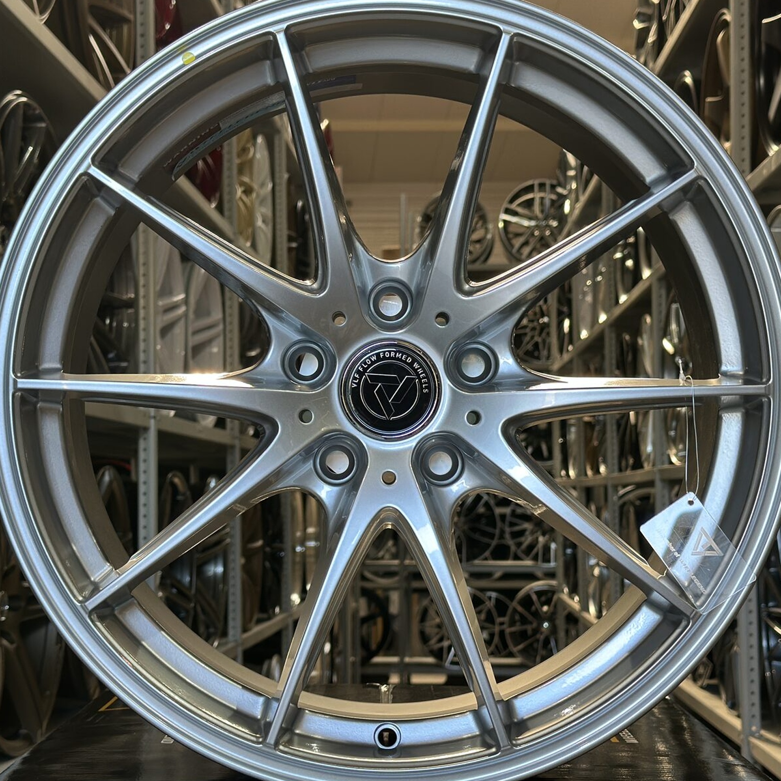 IPW #44 showroom centered 85 / source 611850